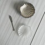 Antique shell-shaped presentation butter dish