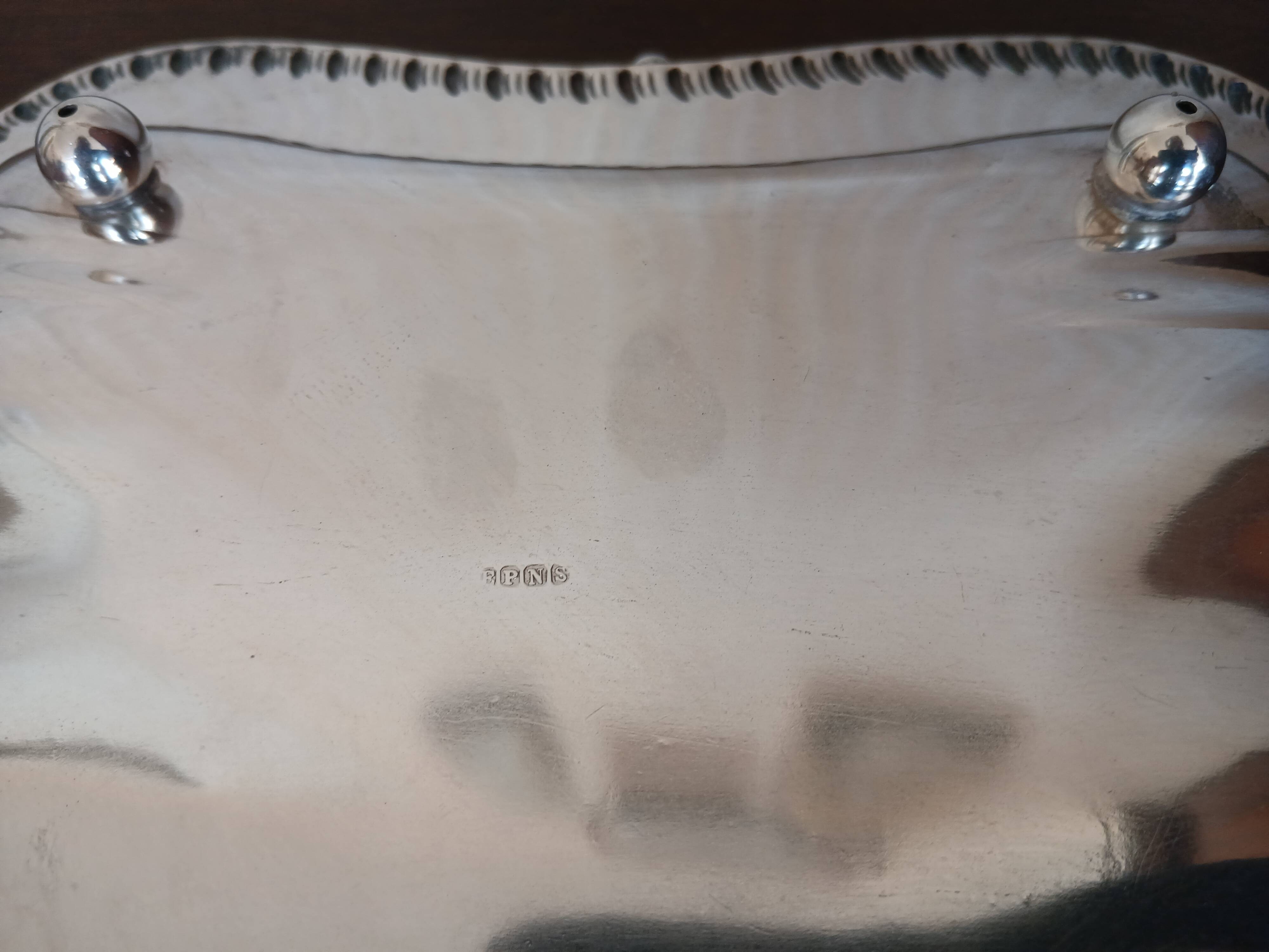 Panier en métal argenté