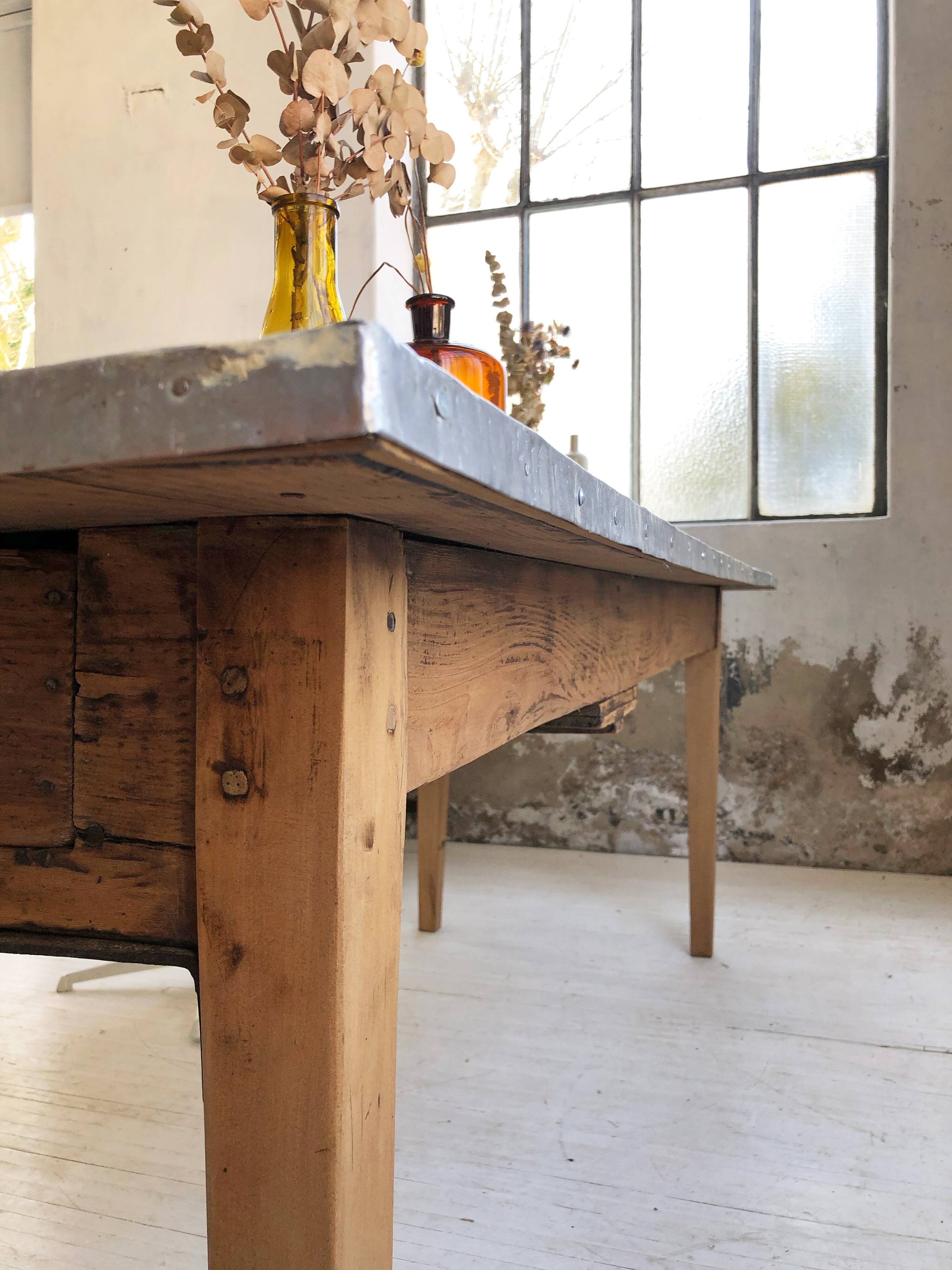 Old farm table with 225 cm extension cords