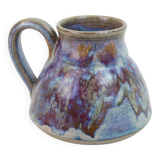 Pichet en céramique à émail violet bleu signé
