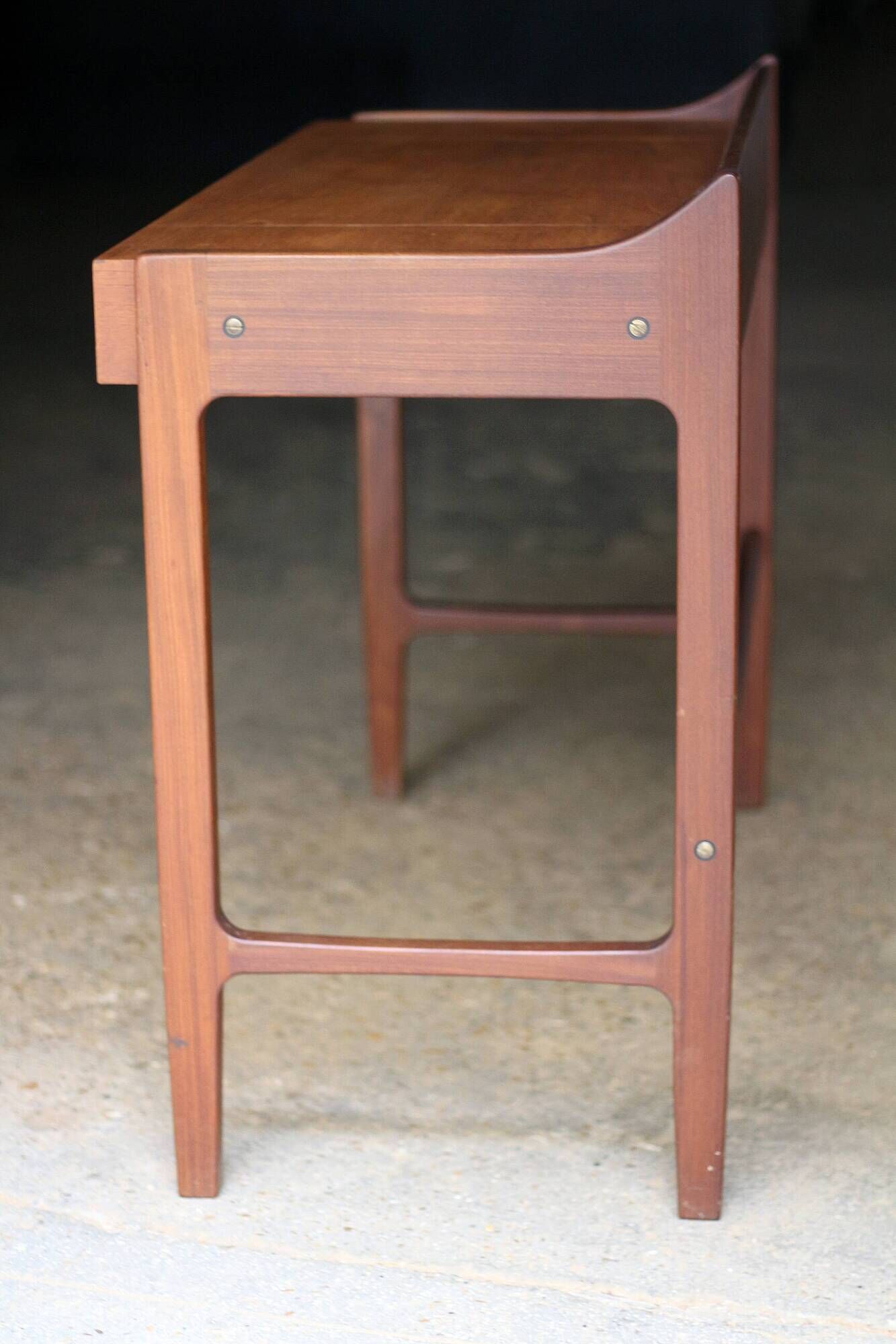 Succession LACOSTE: Scandinavian teak desk hairdresser (1960s).