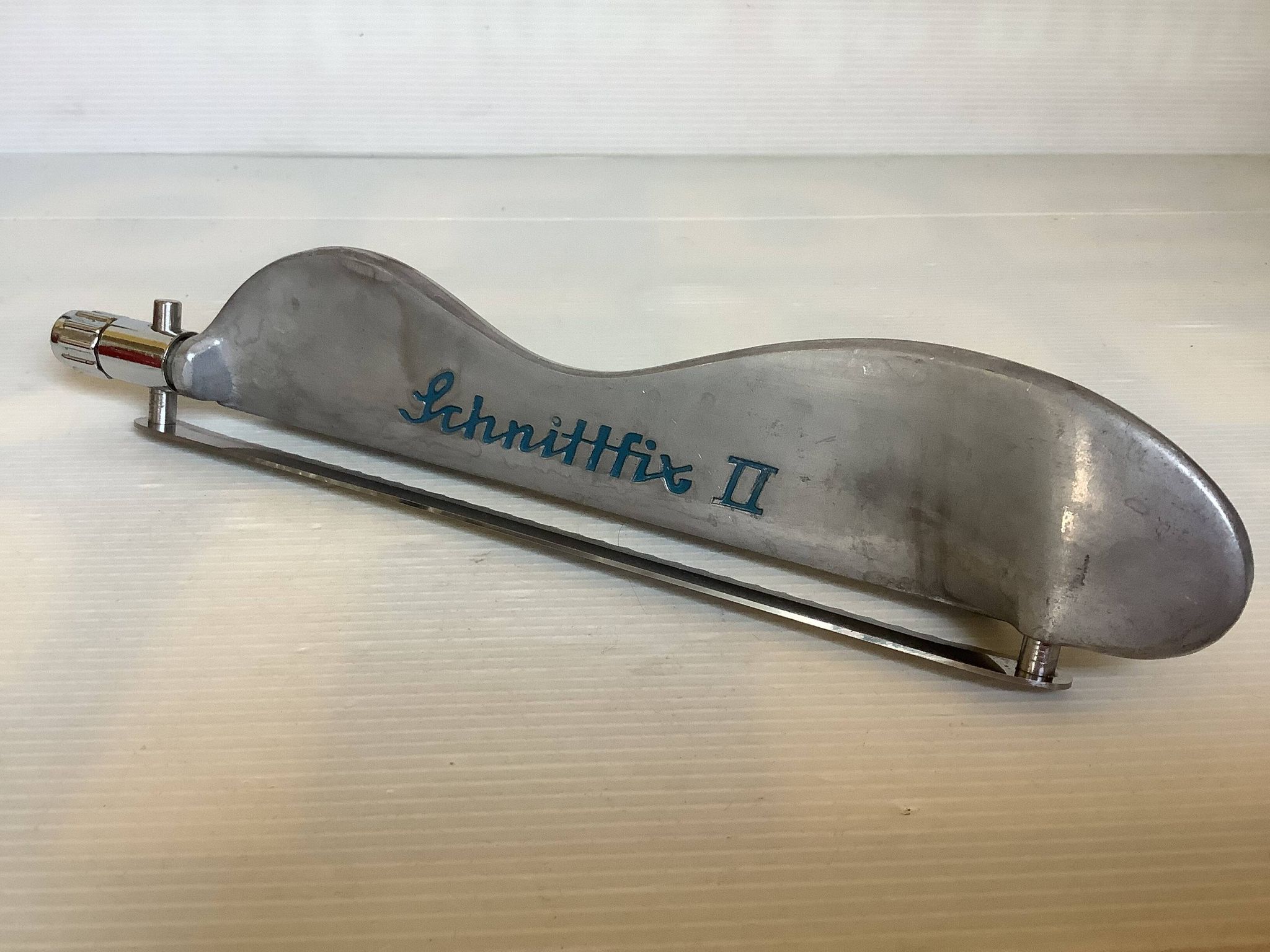 Ancien couteau à pain ou fromage schnittfix II année 60