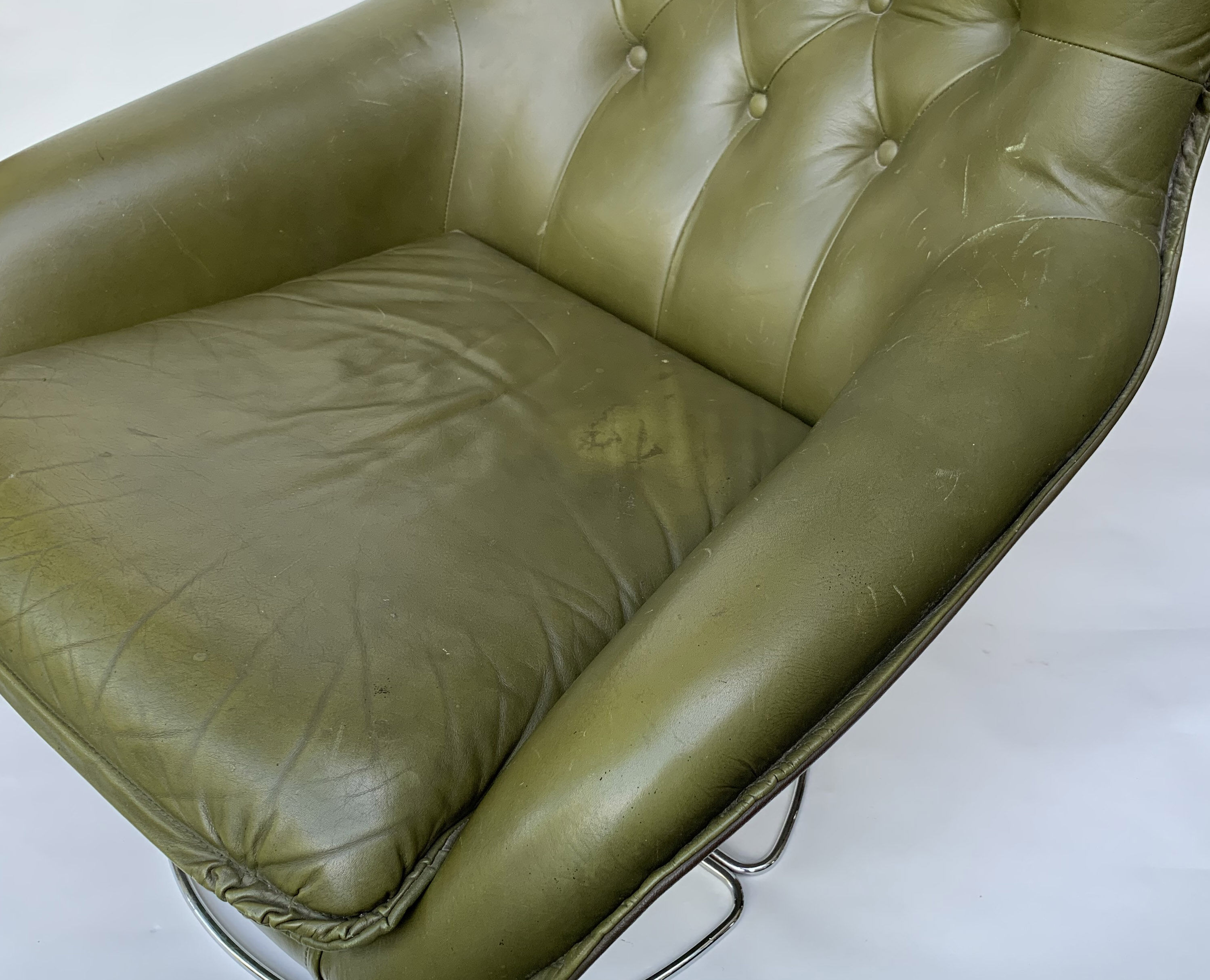 Swivel armchair in olive green leather 1970s