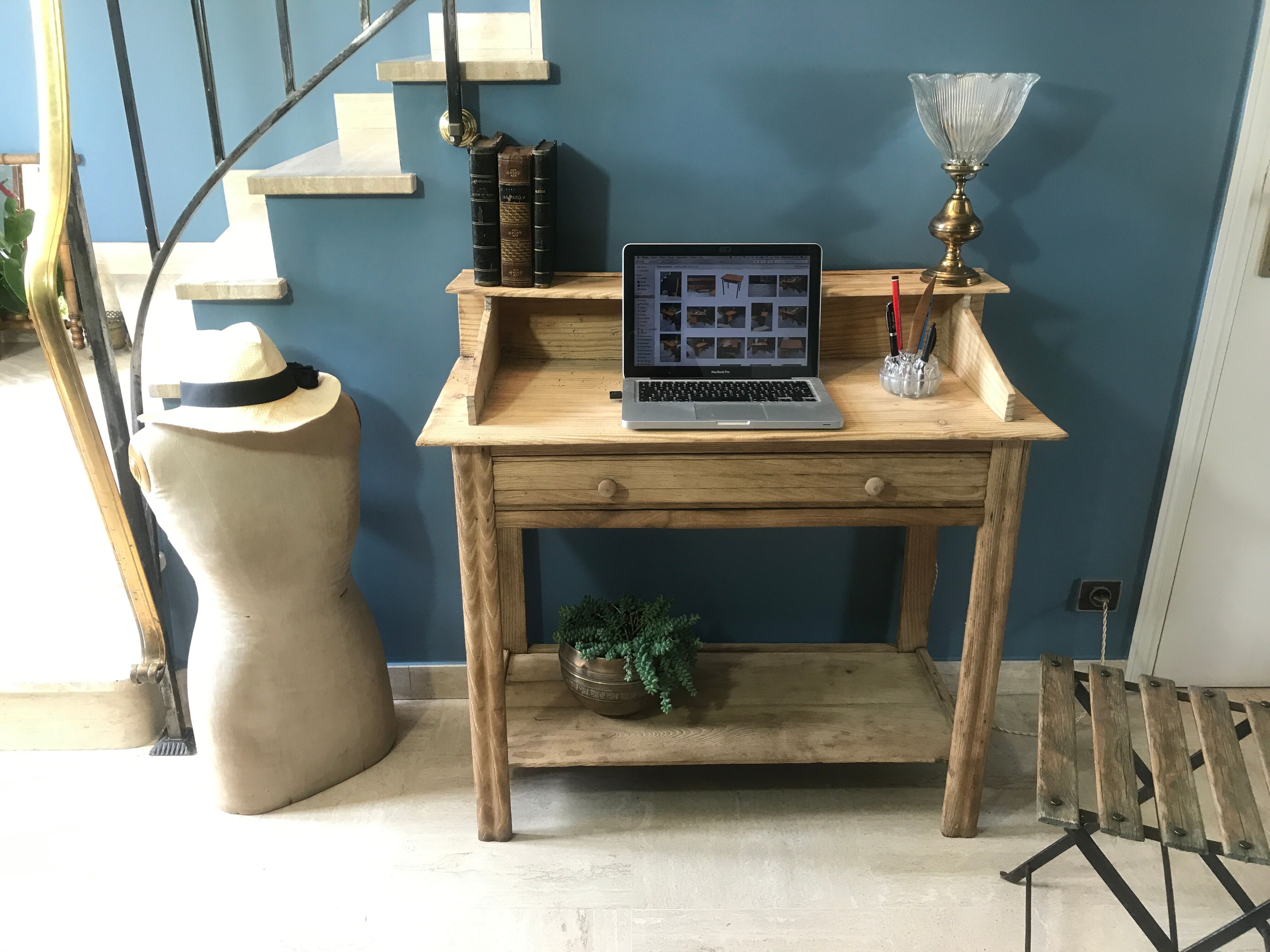 Former hairdresser or desk made of raw wood