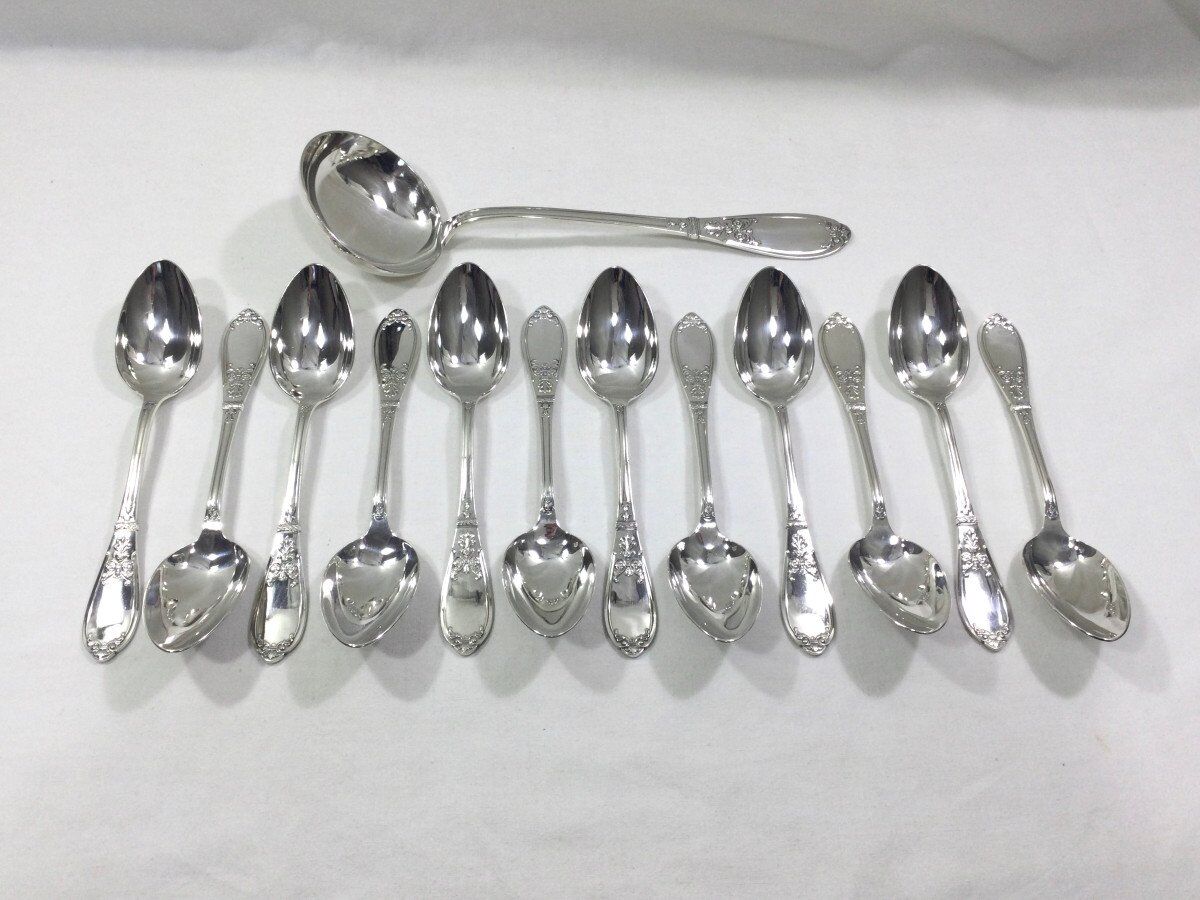 Saint Medard - Housewife Empire