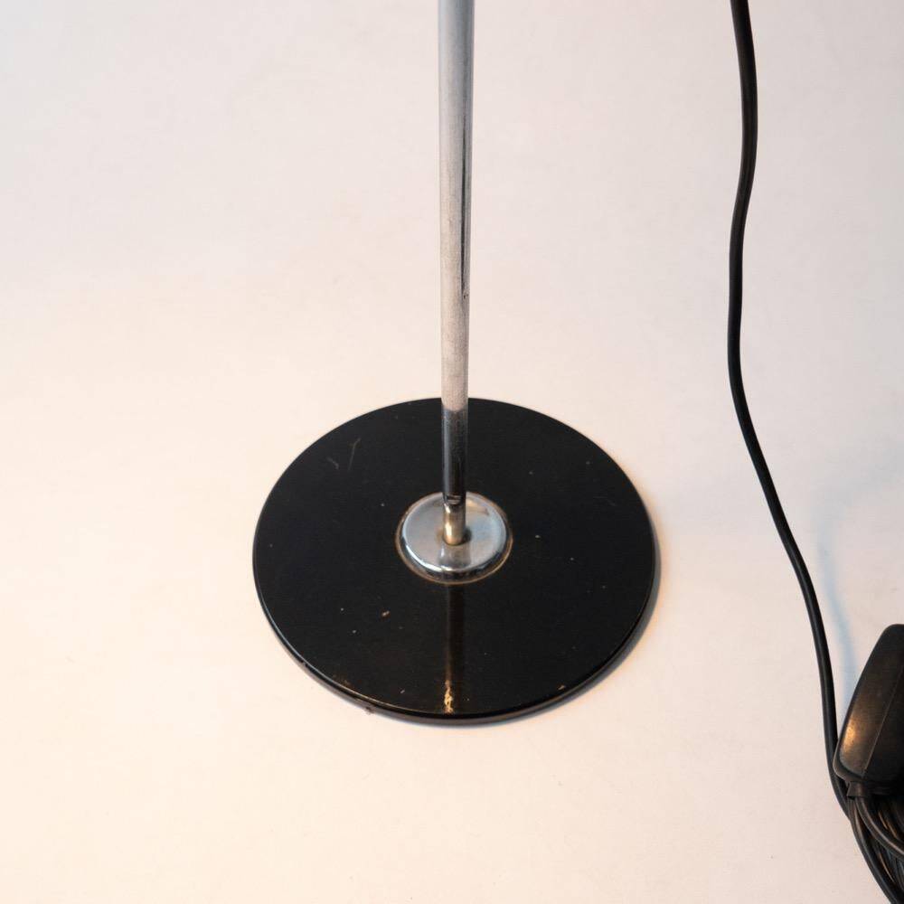 Lampe de table italienne vintage des années 1970 dans le style de Joe Colombo pour Oluce, chromée.