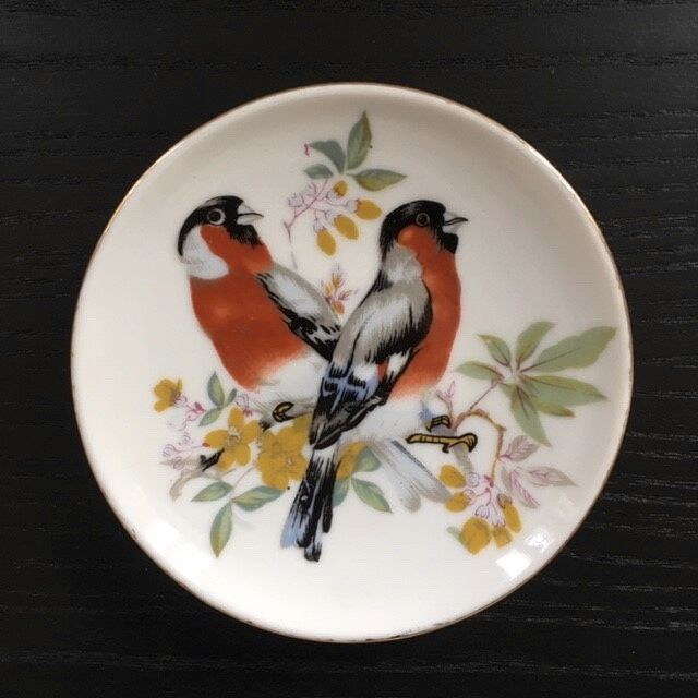 Collection of 6 small bird décor plates