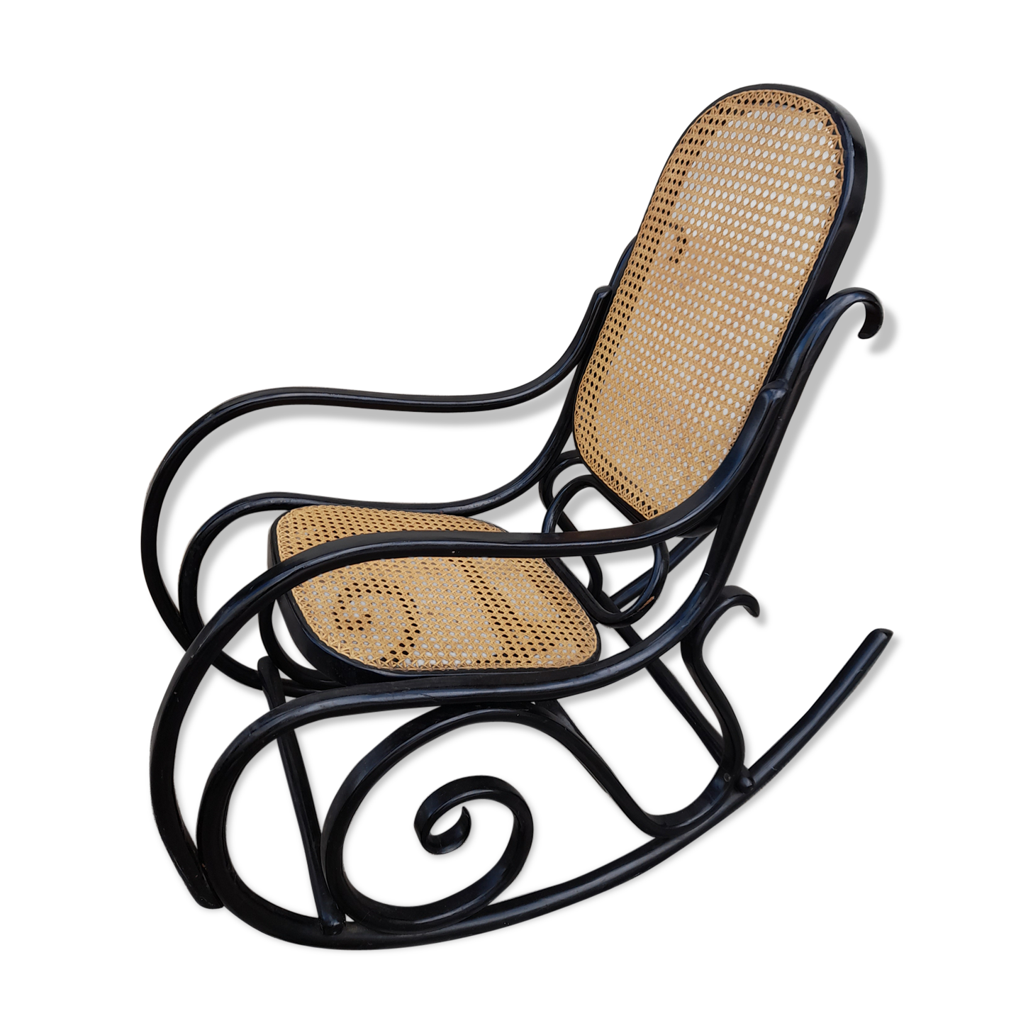 Rocking-chair noir canné bois courbé 1930