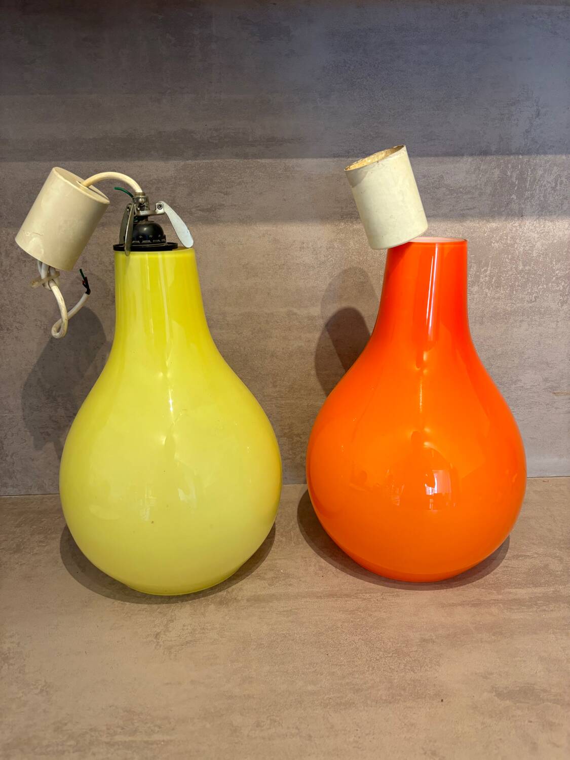 Suspensions x 2 - vintage in opaline - 70s