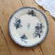 Flat plate iron earth Onnaing - Blue-black plant decoration on ivory background