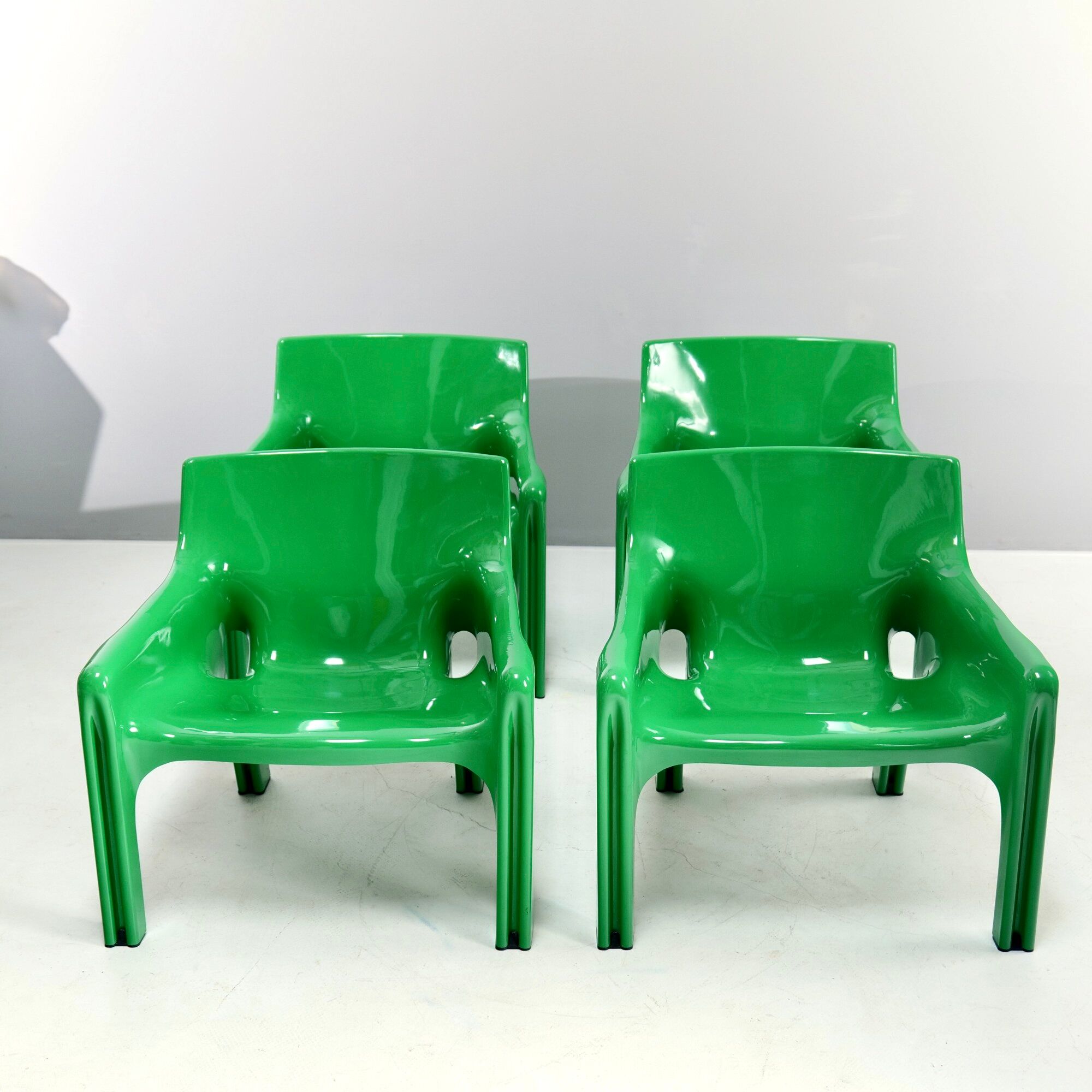 Vico Magistretti Vicario green armchairs for Artemide 1970's