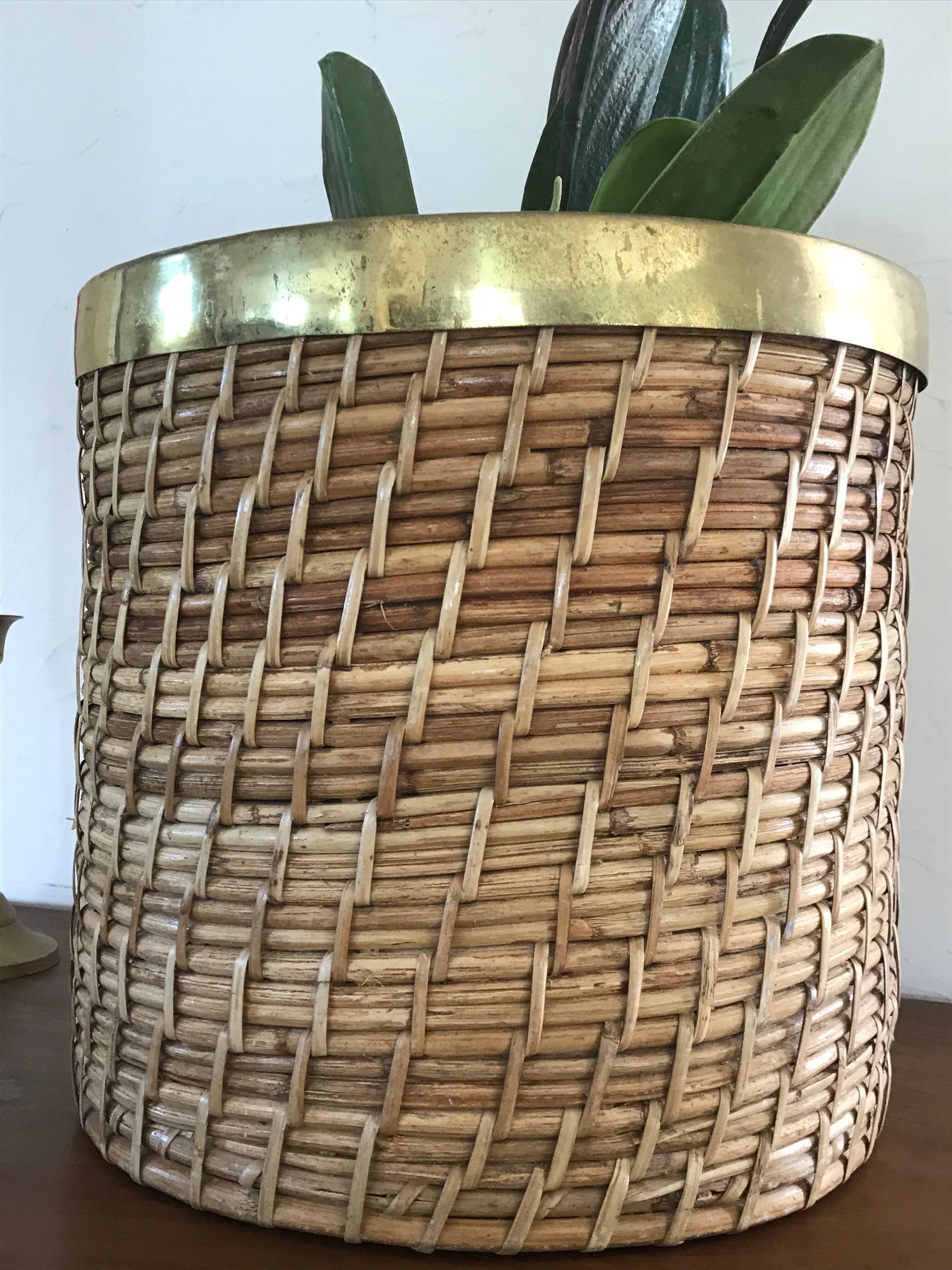 Roasted pot rattan and vintage brass