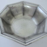 Empty octagonal pocket in tin by the workshop "Les Etains de France"