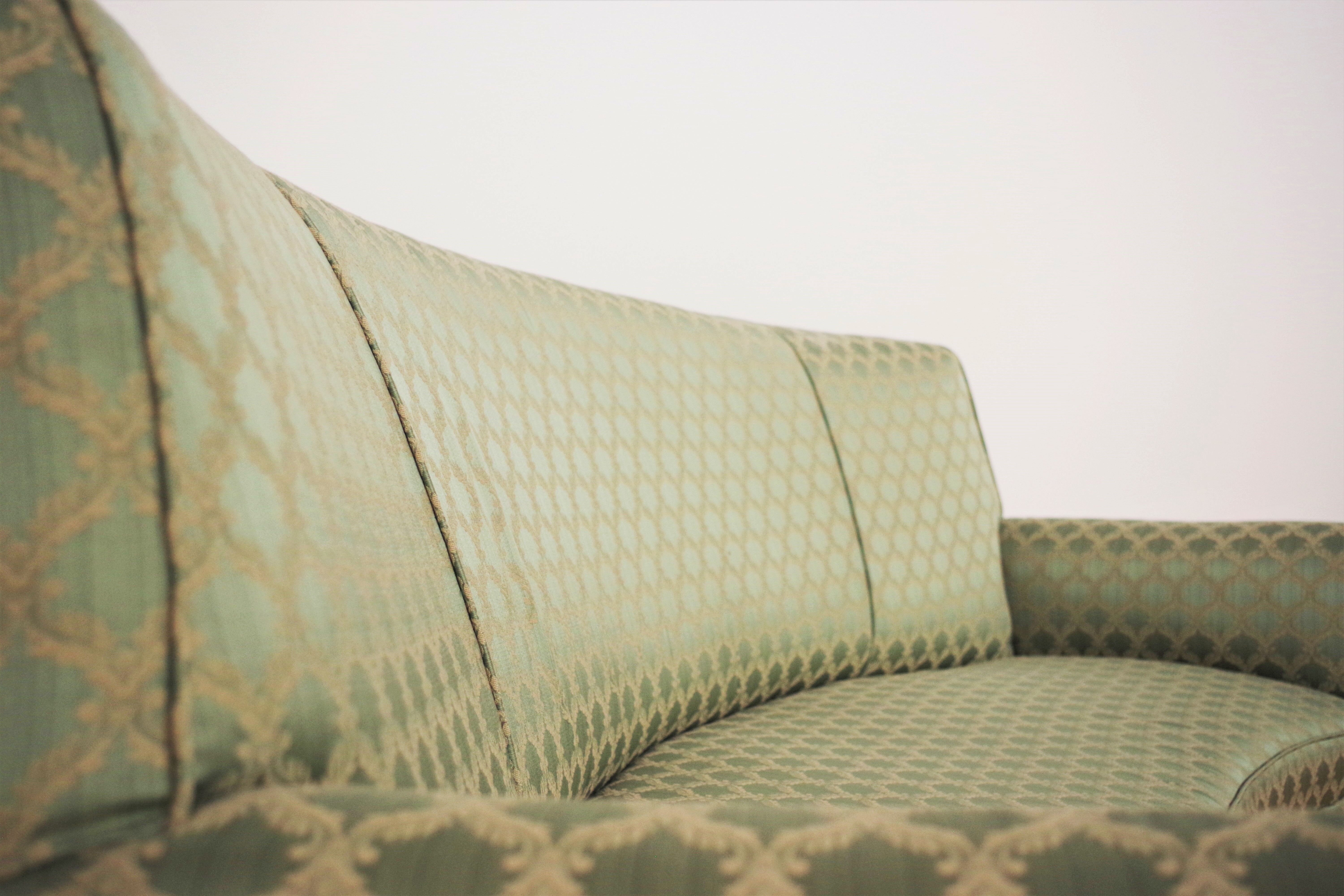 Curved silk sofa by Gigi Radice, 1950