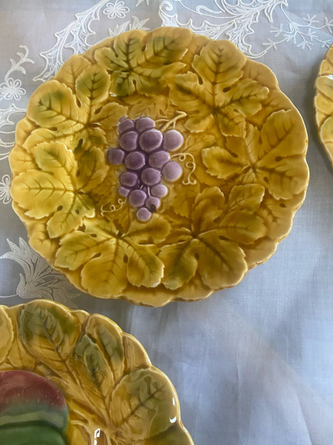 Set of 6 dessert plates in Sarreguemines majolica.