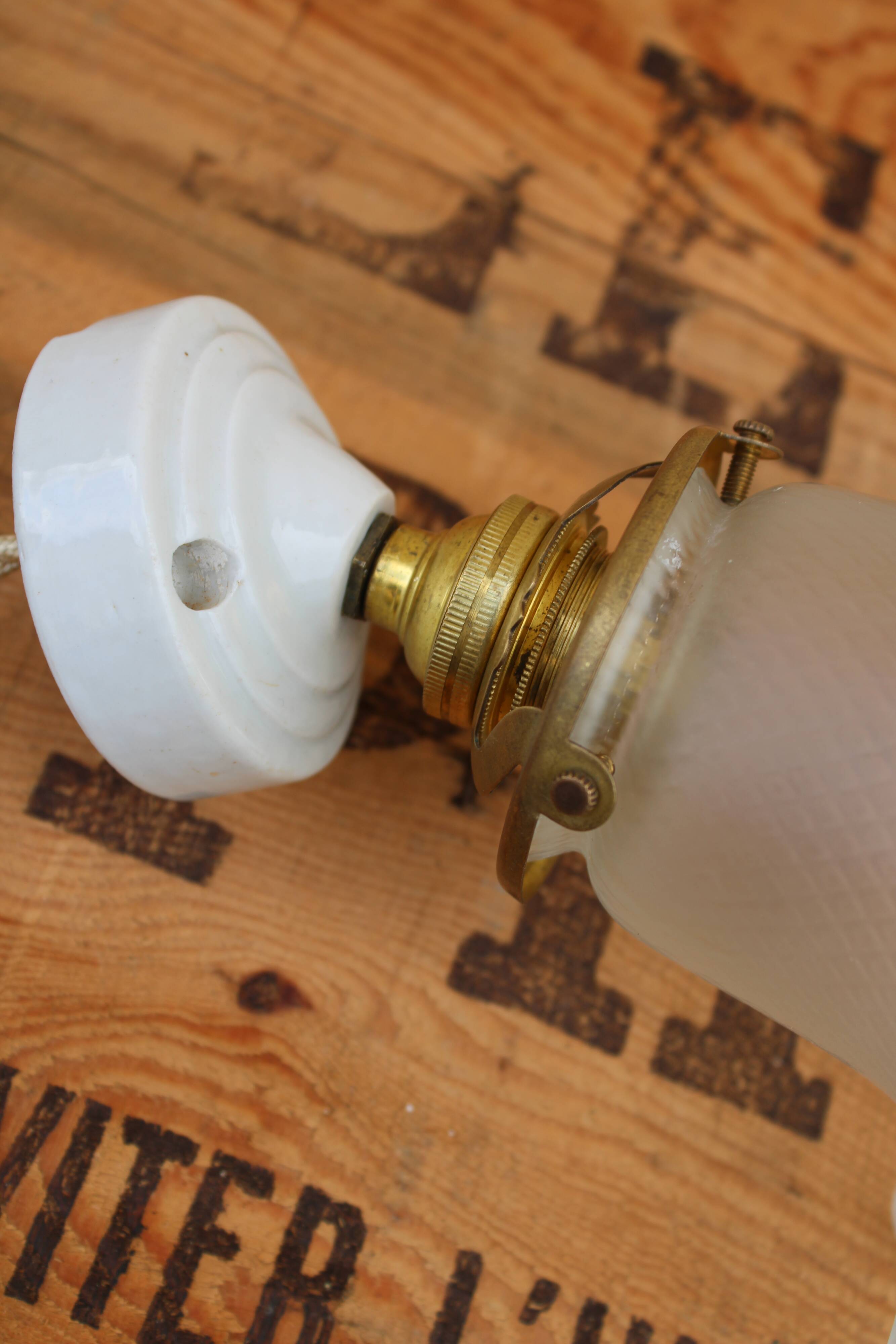 Wall light tulip and porcelain