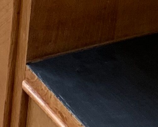 Buffet asymmetrical compass feet