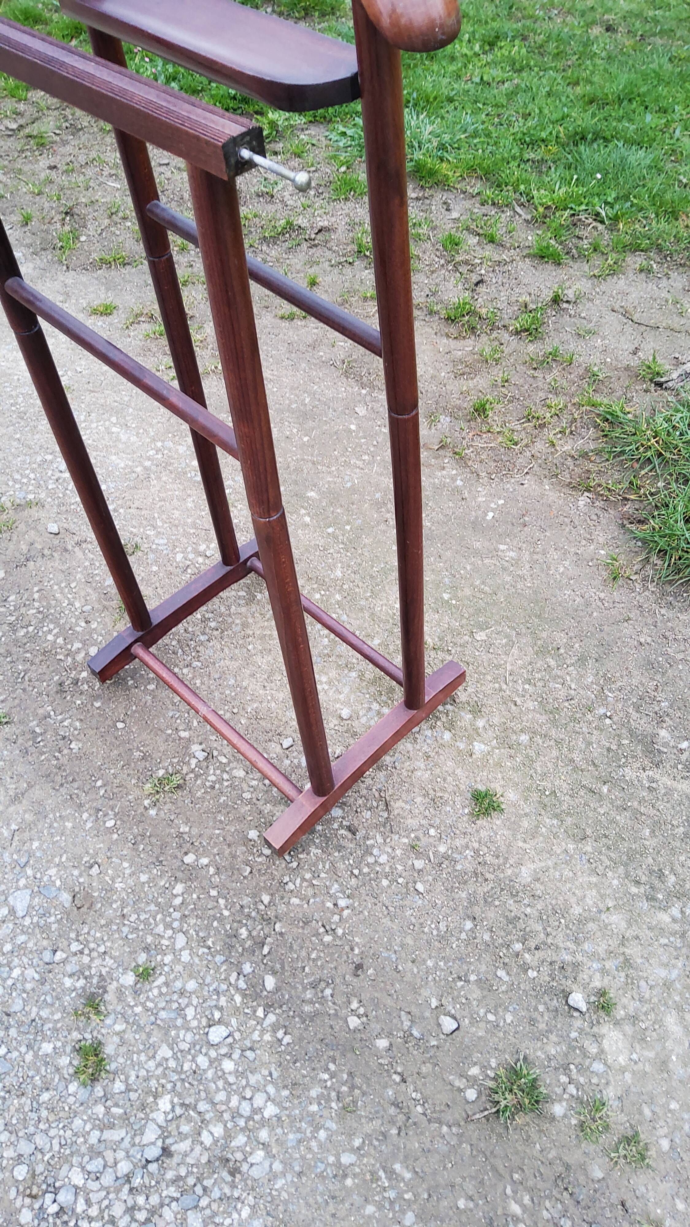 Chamber valet in mahogany tinted beech from the 70s with castors