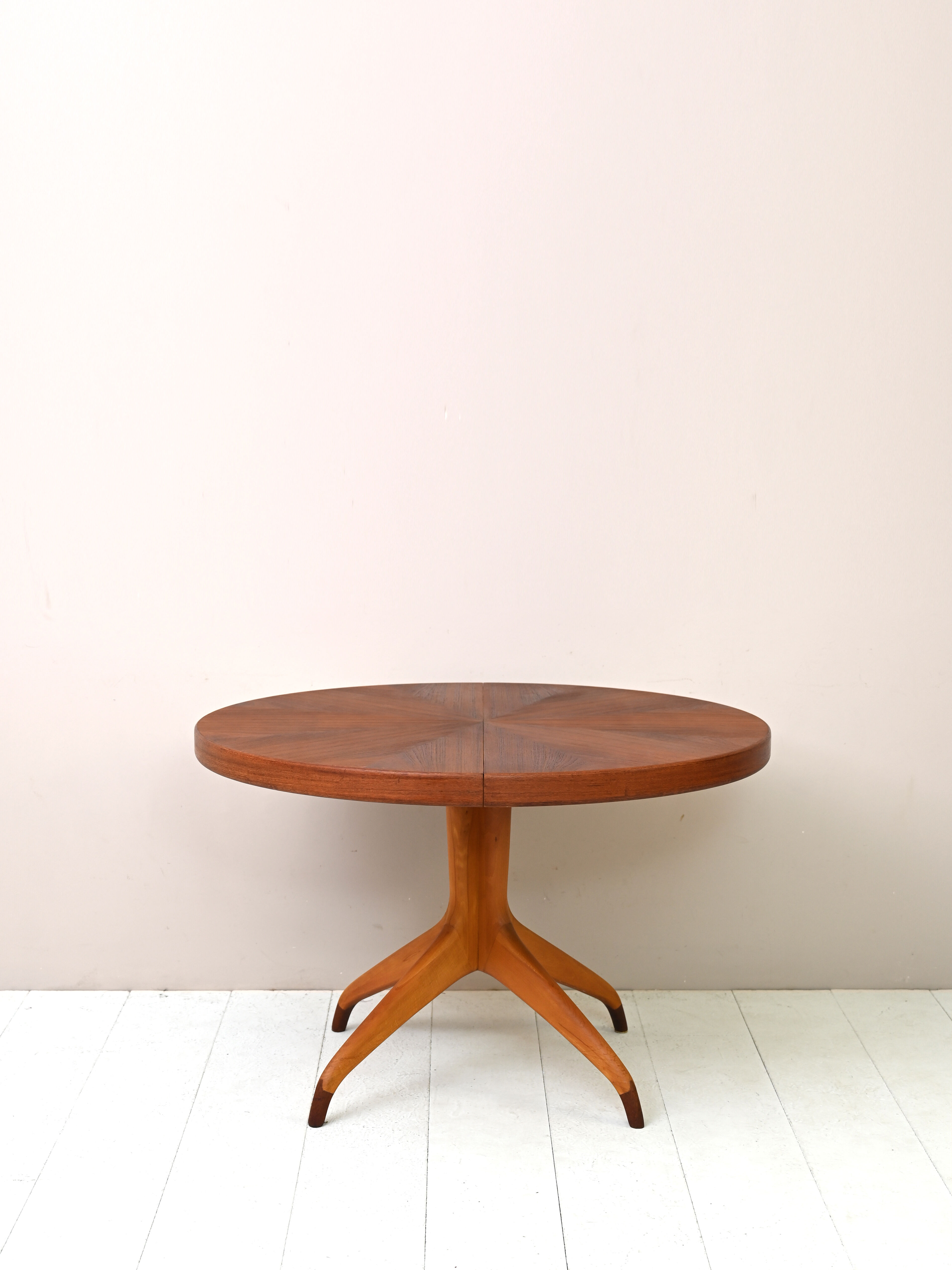 Scandinavian extending table by David Rosen