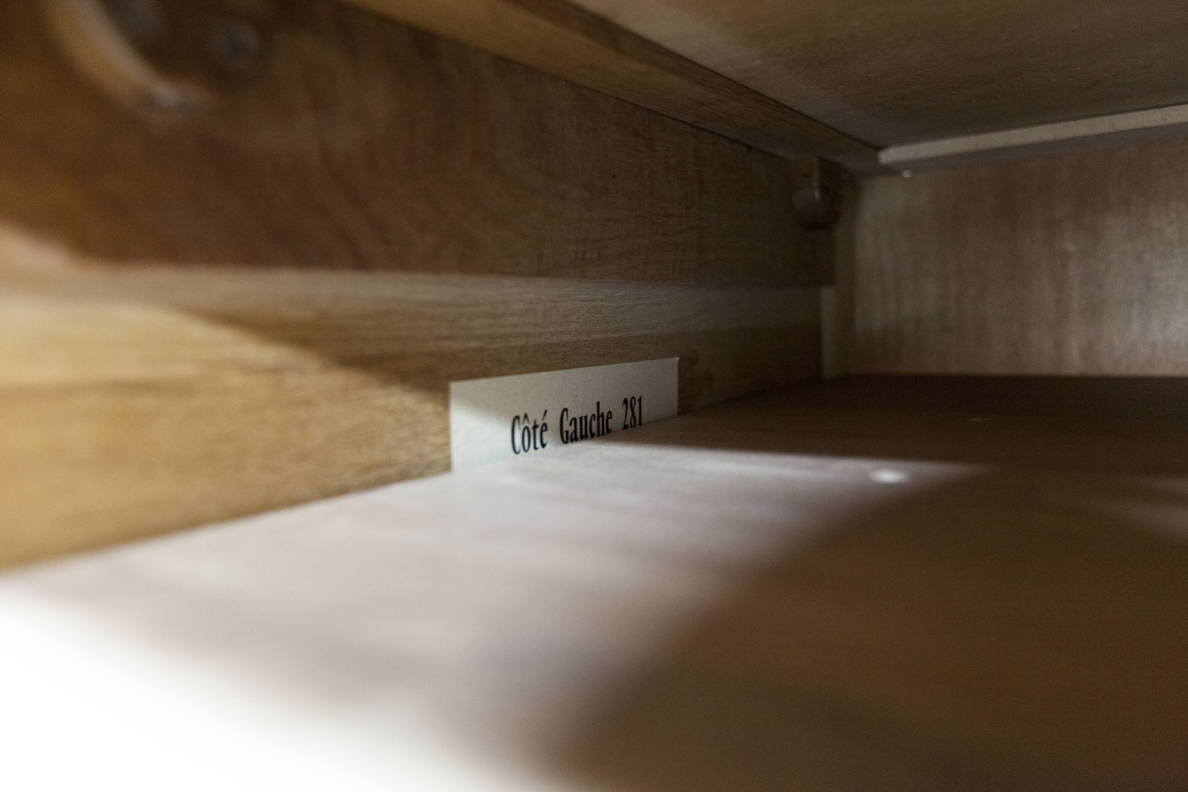 Armoire penderie 1950 pieds compas portes coulissantes plateau neuf