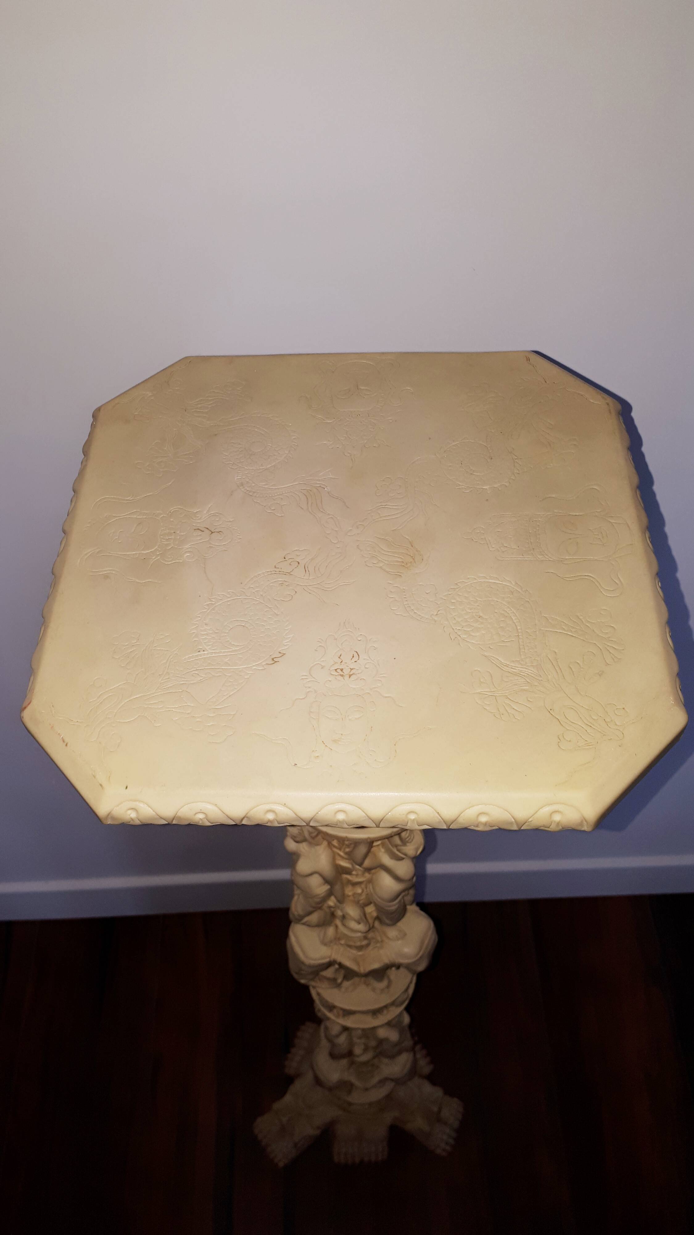 Selette Indochinese sculpted column