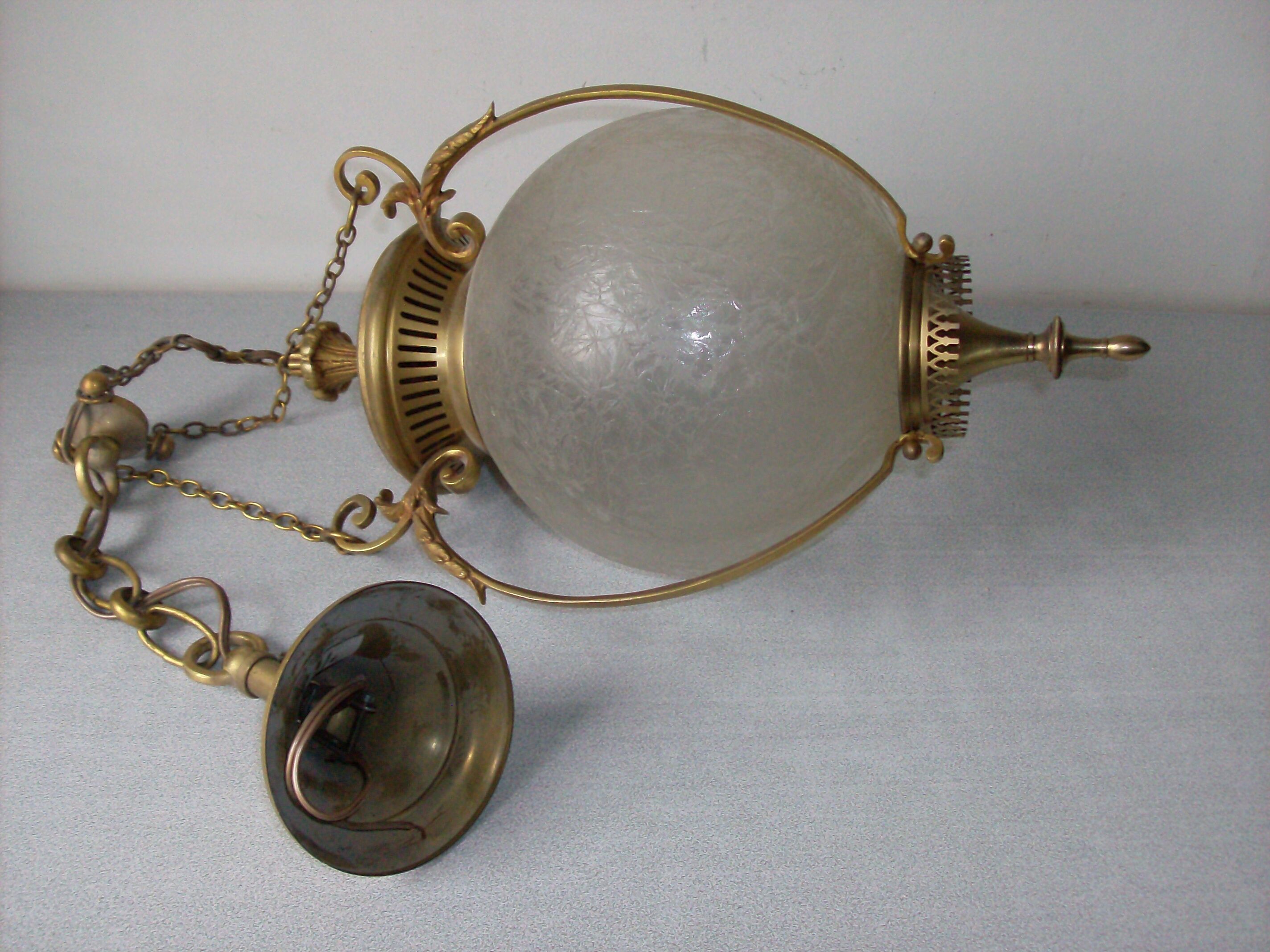 Suspension in bronze and engraved glass