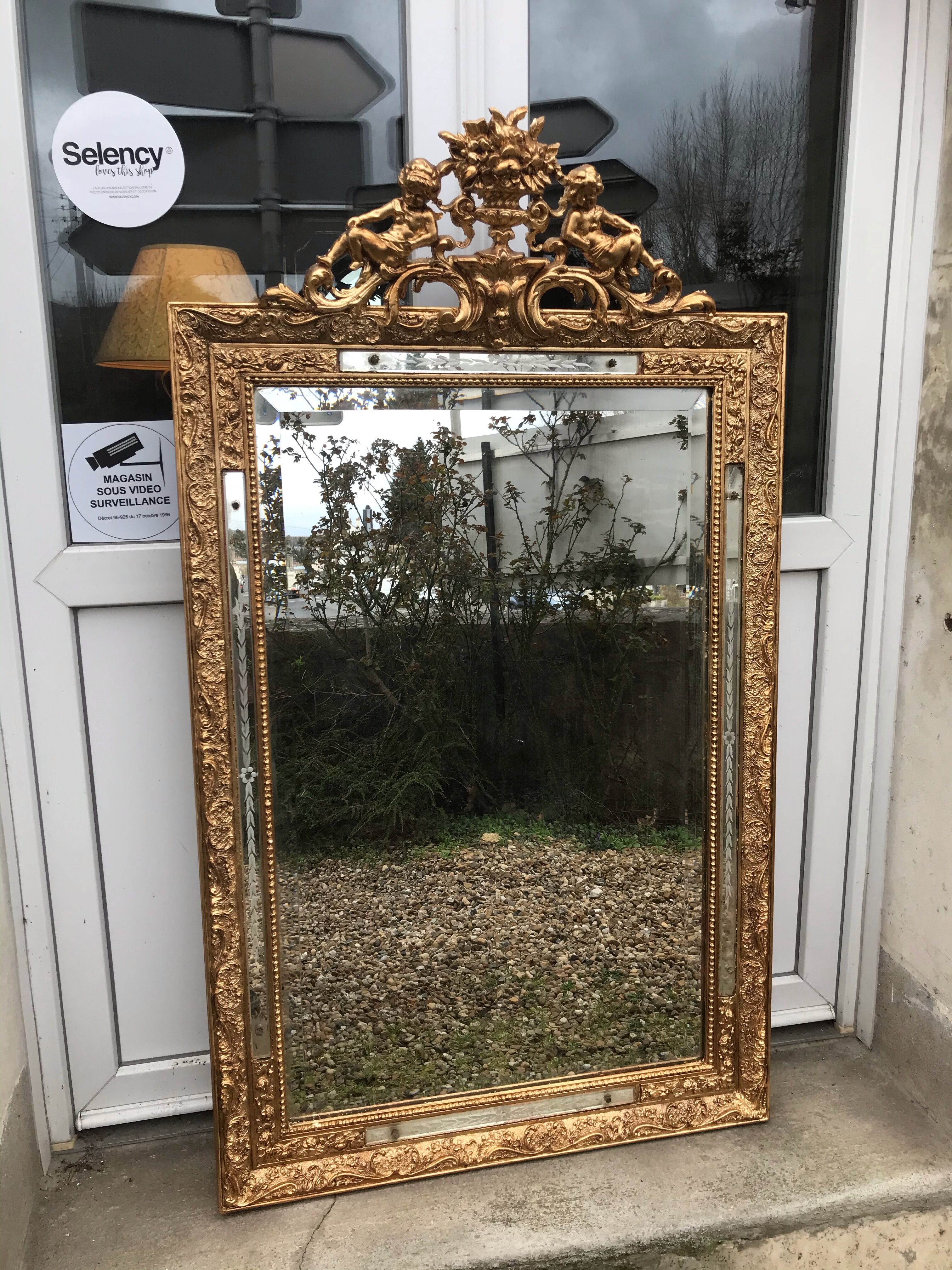 Golden mirror with pediment 134 x 77 cm