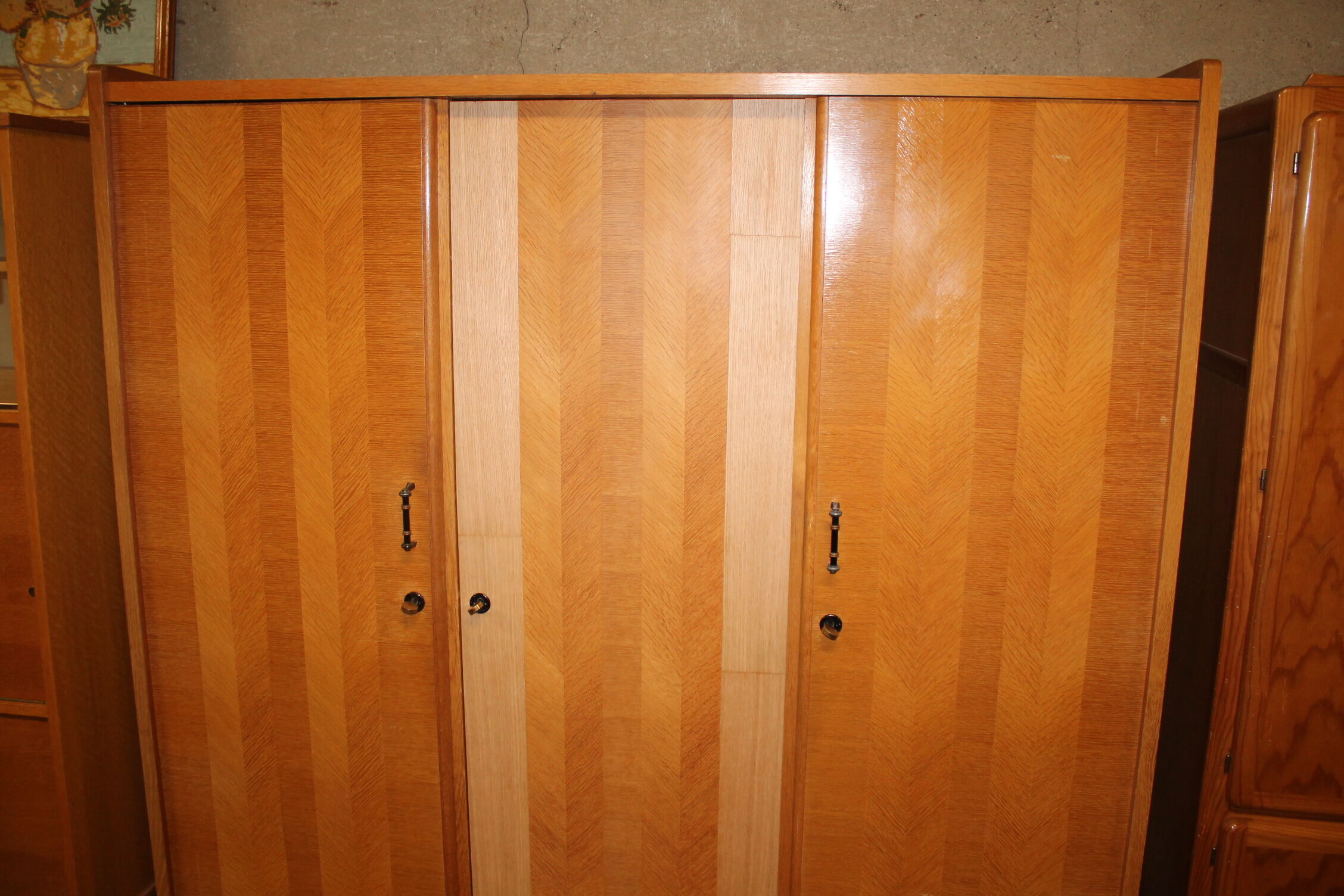 Armoire vintage