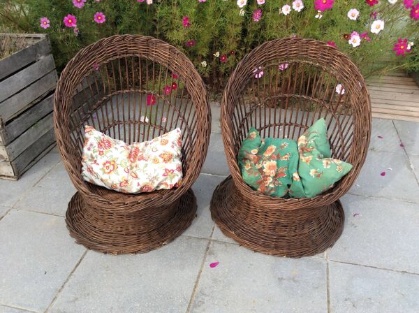 Fauteuils corbeille en osier