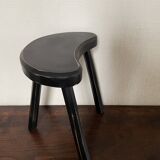 Bean-shaped tripod stool