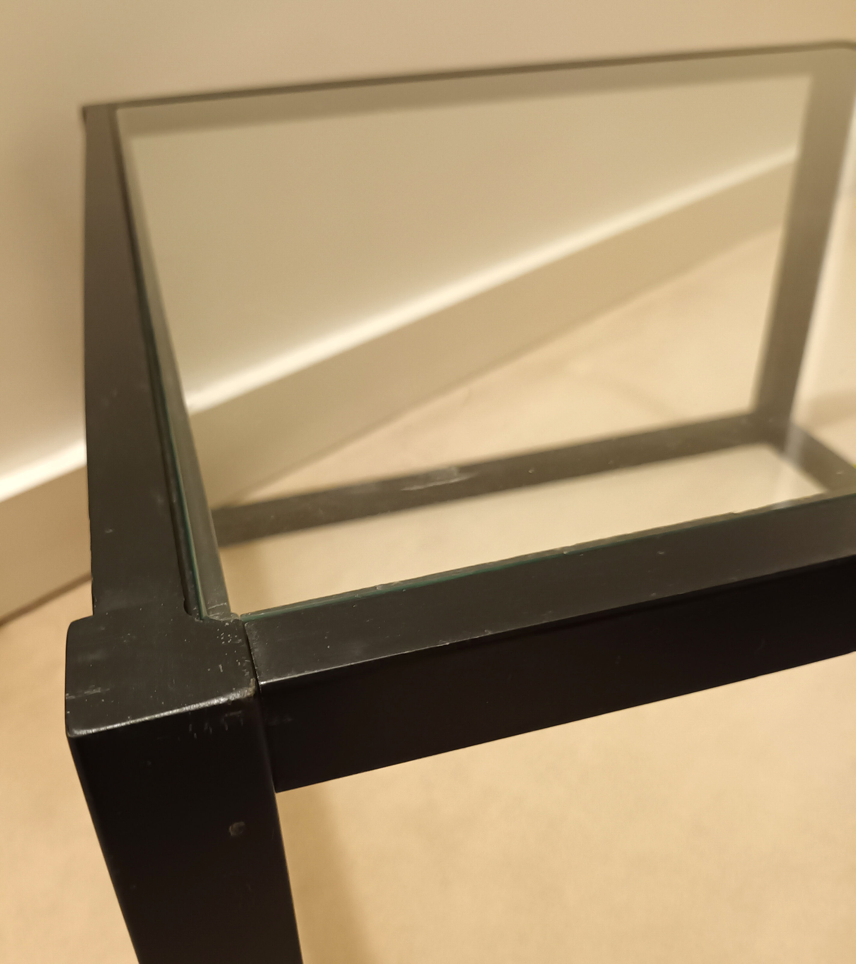 Table basse carrée ou bout de canapé verre et bois noir