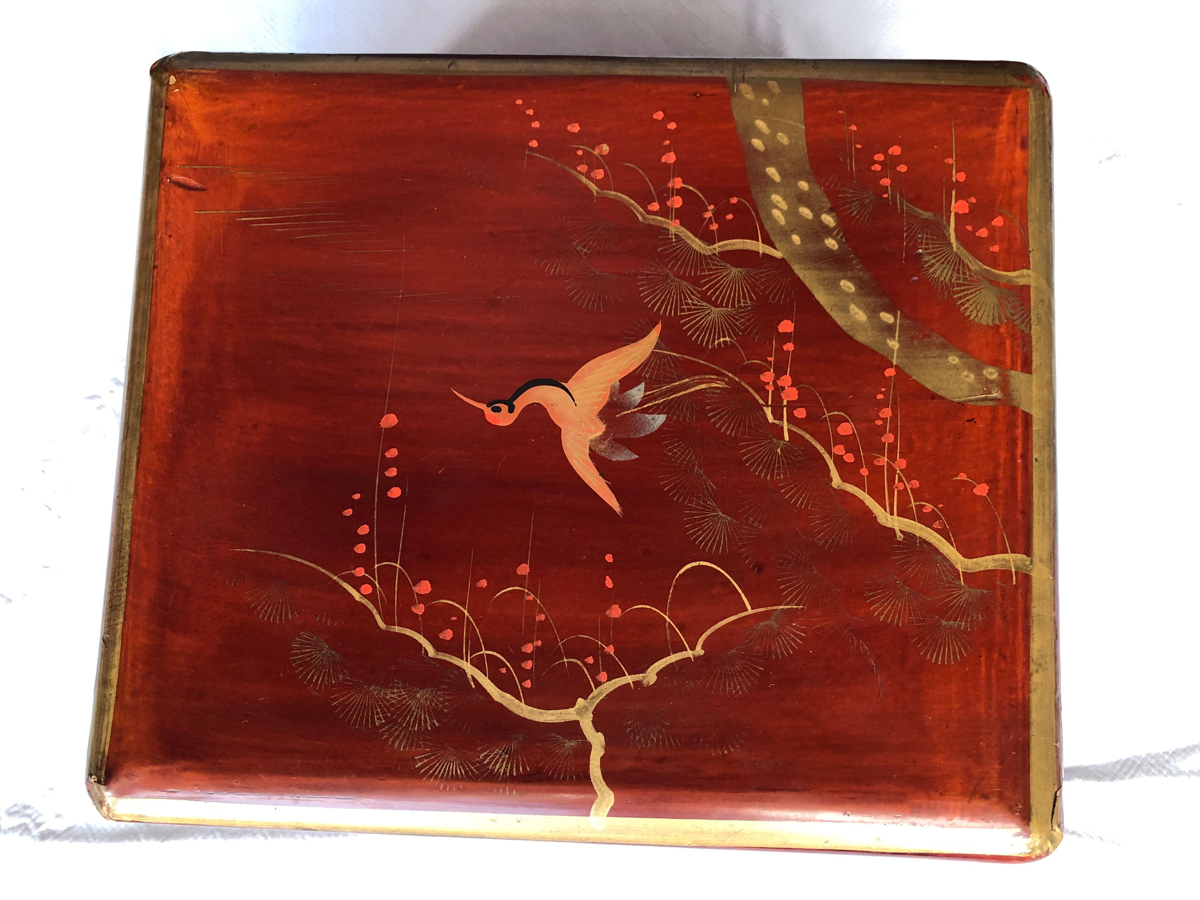 Boîte en bois laqué