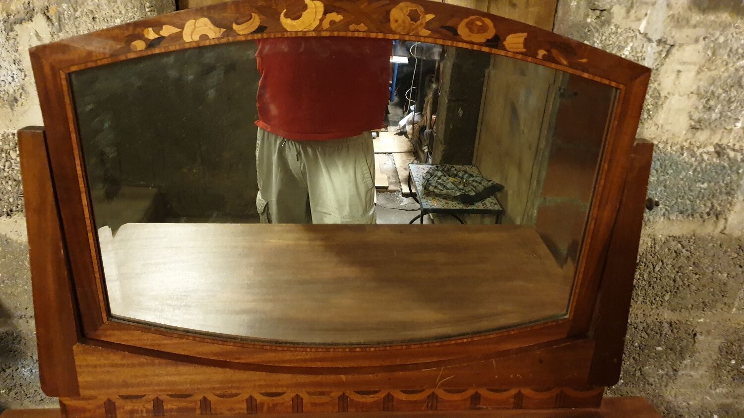 Walnut hairdresser year 20