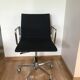 Fauteuil modèle EA117 de Charles et Ray Eames édition Vitra