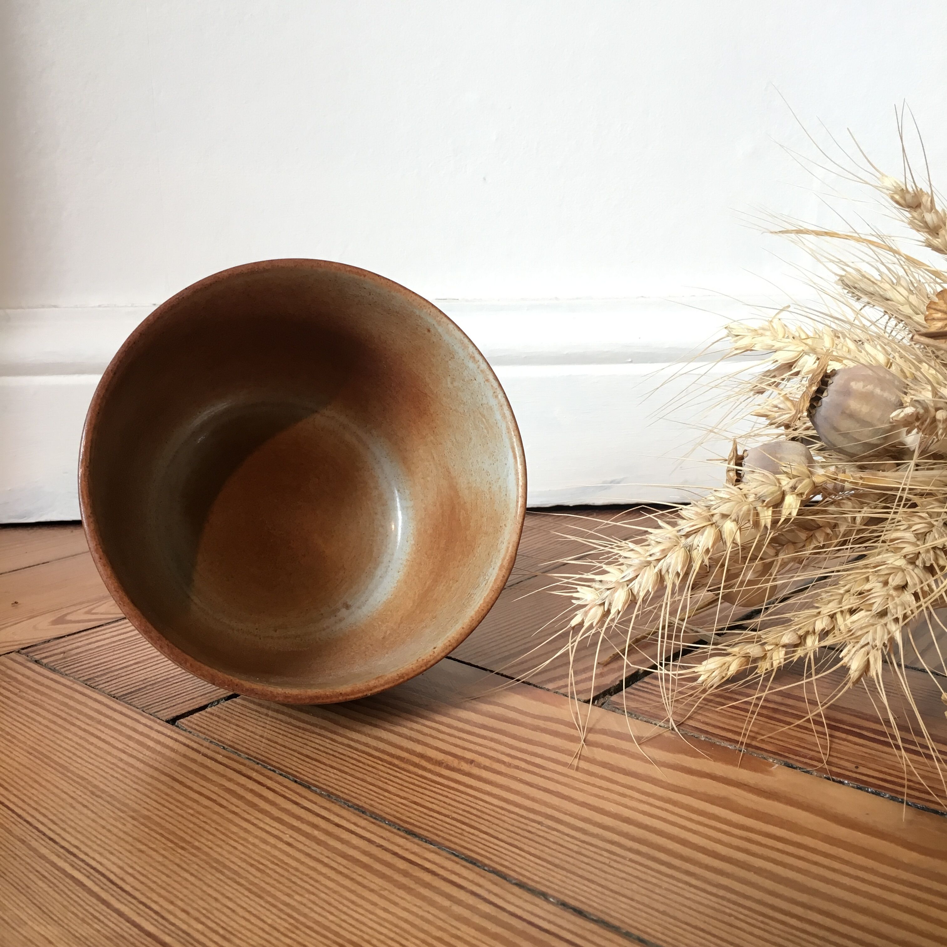 Sandstone bowl enamel brown-orange and speckled grey