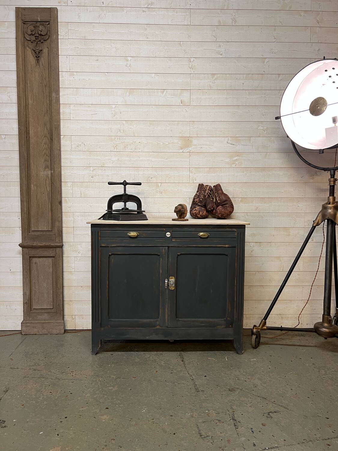 Black Parisian workshop buffet