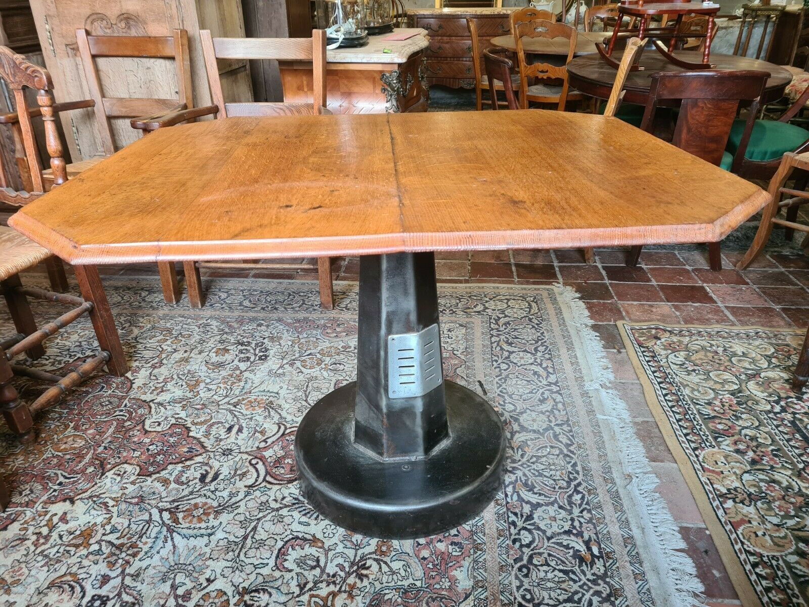 Table industrielle en fer et bois
