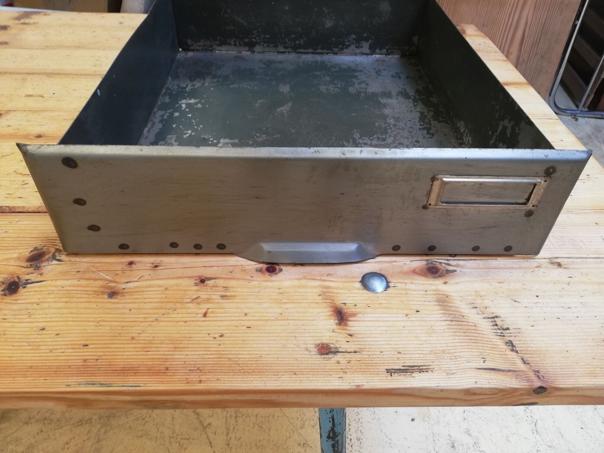 Industrial clamshell cabinet, metal lockers