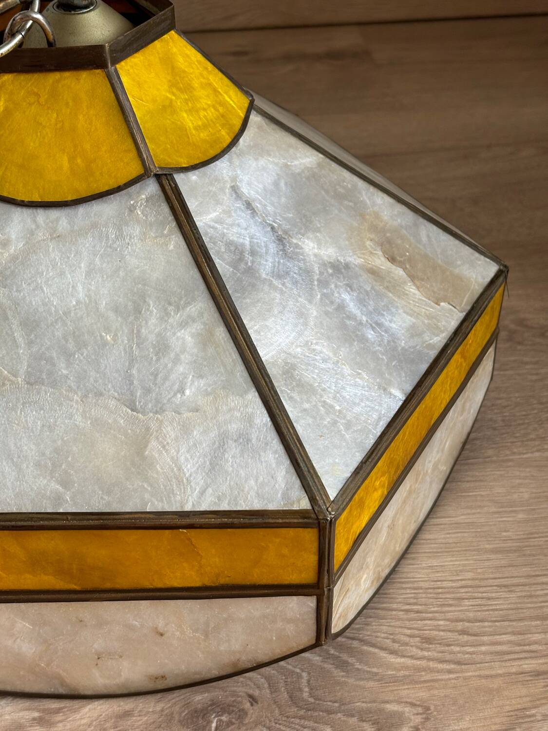 Vintage pearly suspension