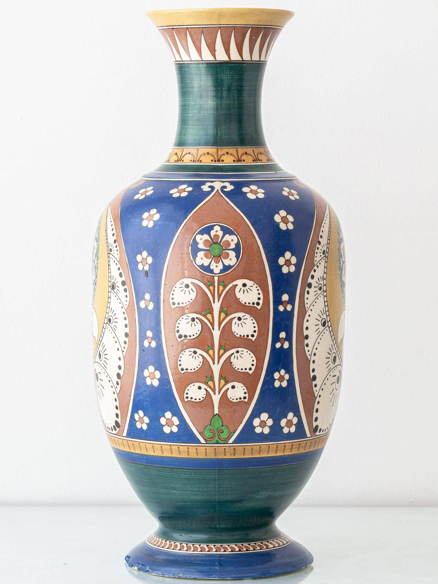 Monumental vase Lindus Art Nouveau–Art Deco, Arnhemsche Fayencefabriek, 1910s