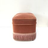 Velvet pouf in old pink color with fringes