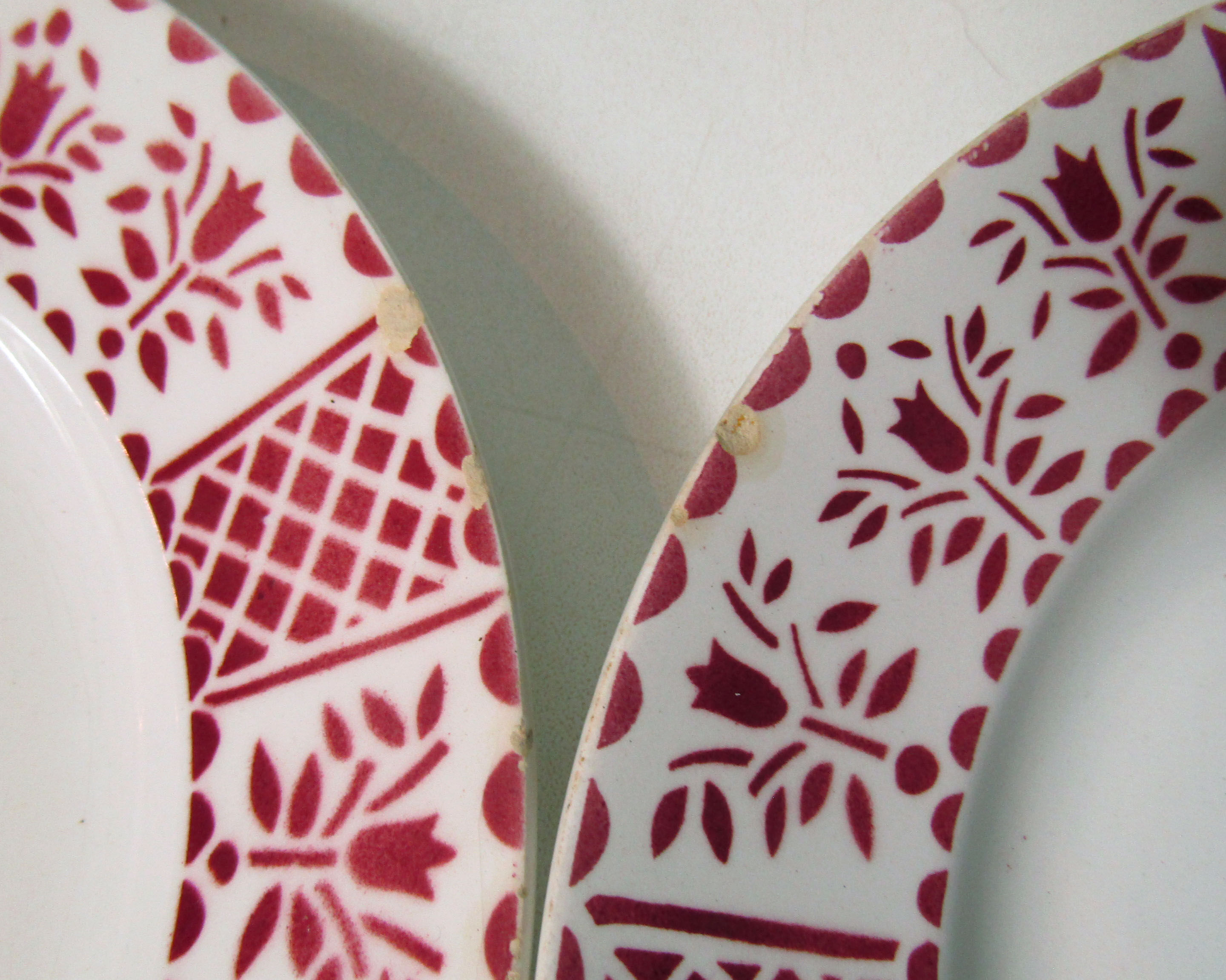 8 flat plates Moulin des Loups model red stone