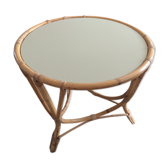 Round rattan coffee table