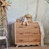 Pretty old chest of drawers