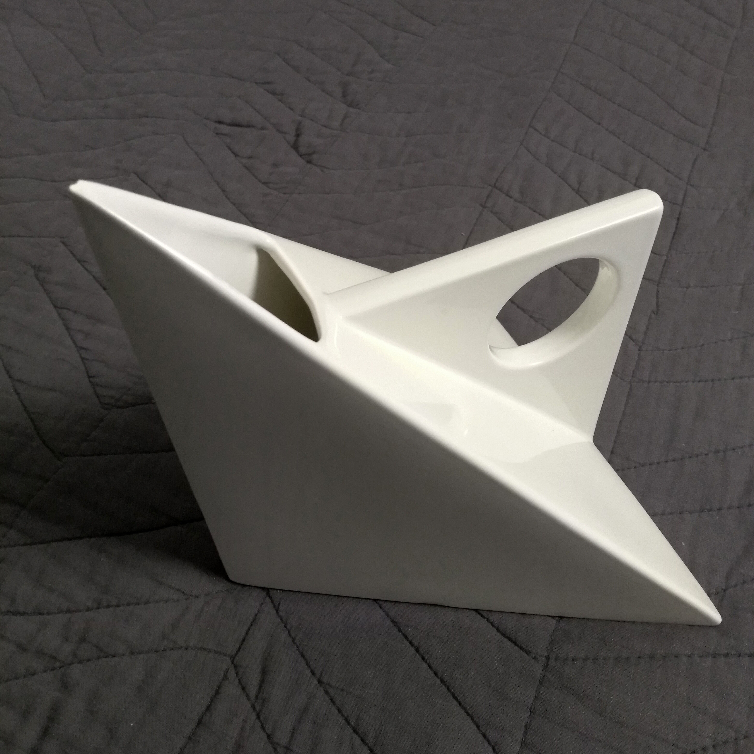 Pitcher Post Modern Salins Studio 80s