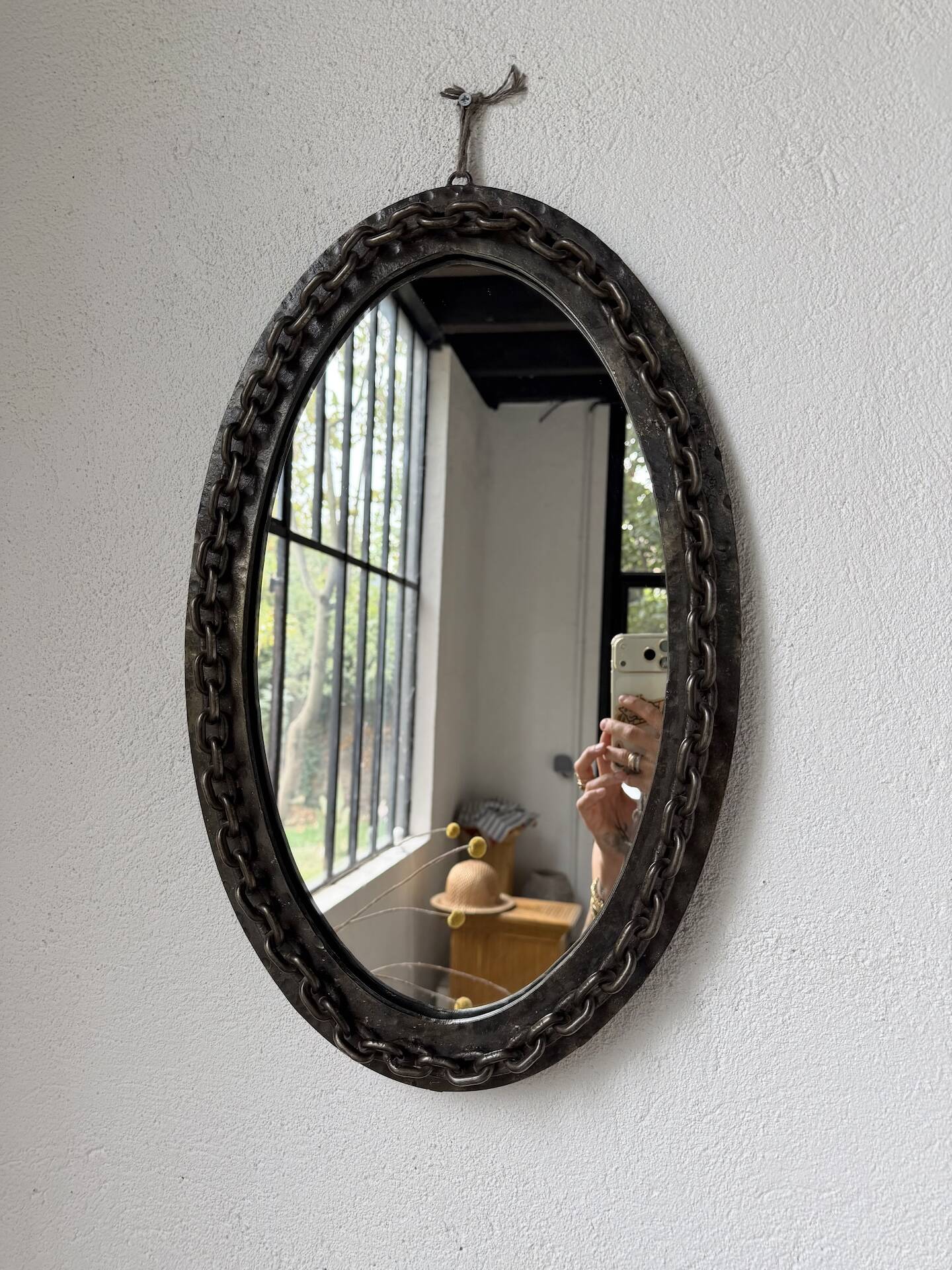 Miroir brutaliste ovale « chaine » 1950