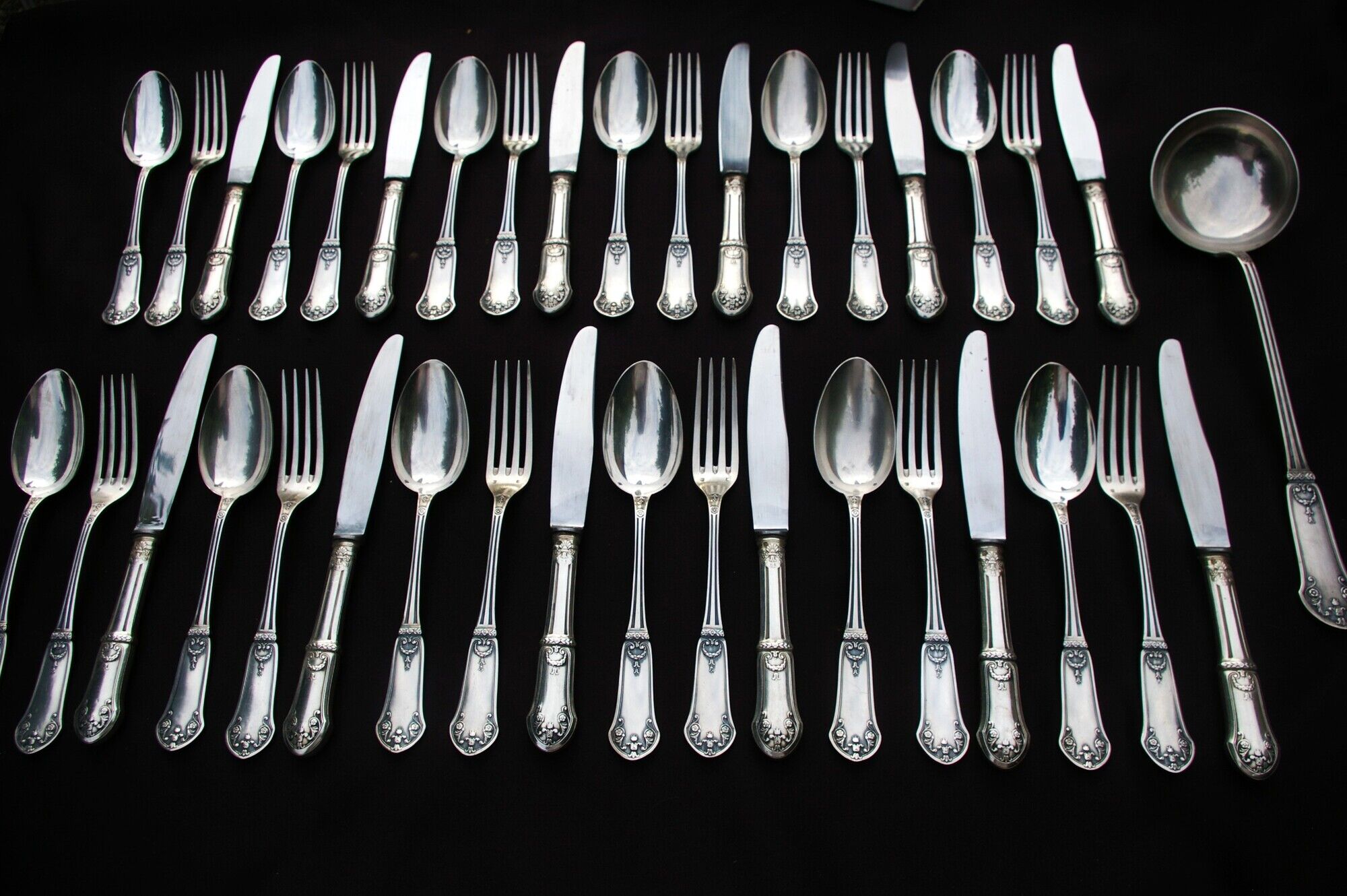 Housewife in silver metal 37 pieces
