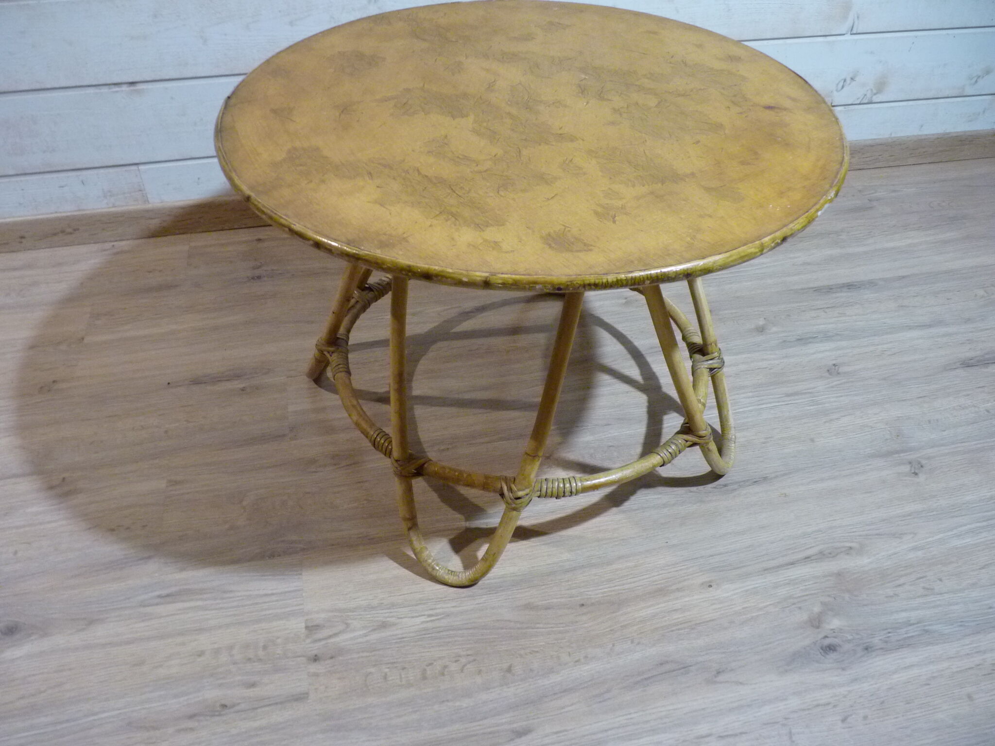 Coffee table or extra round rattan