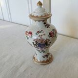 Small porcelain pot hand-painted by Samson Paris, Compagnie d style.