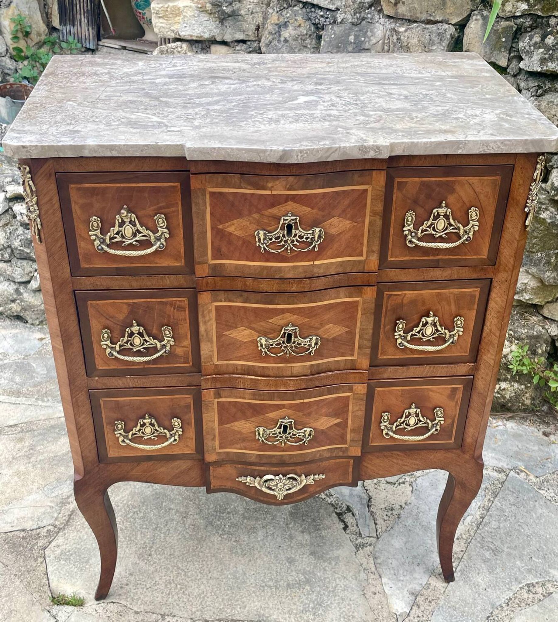 Small marquetry chest of drawers with central projection, 19th century period